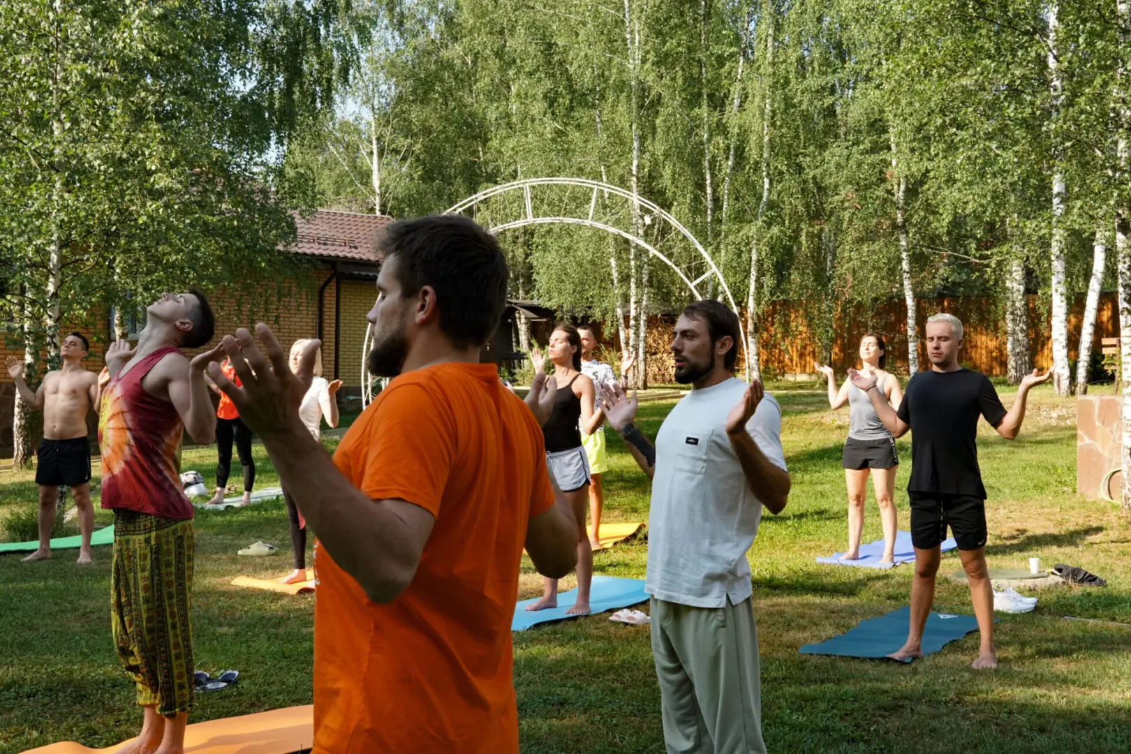 йога ретрит медитации