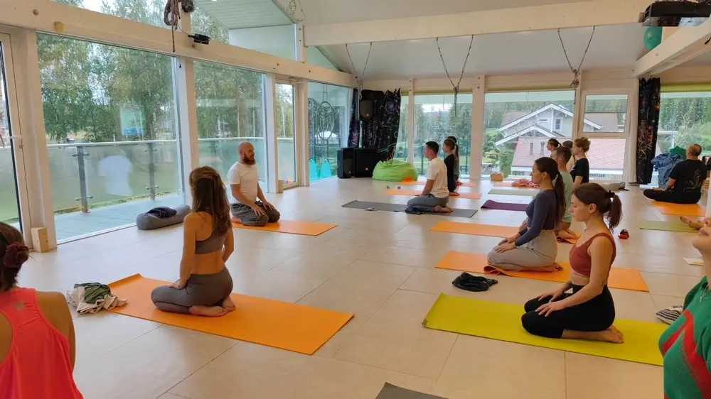 Ретрит медитации випассана школа трех путей