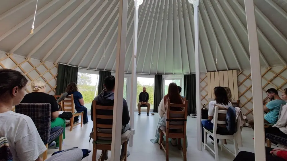 Ретрит медитации випассана школа трех путей