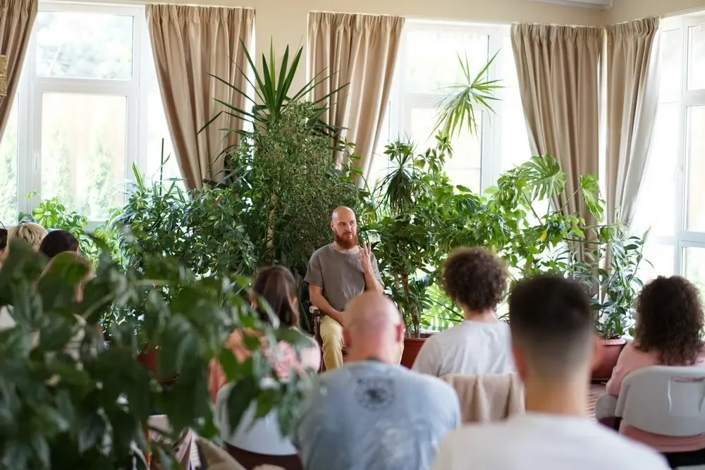 Ретрит медитации випассана школа трех путей