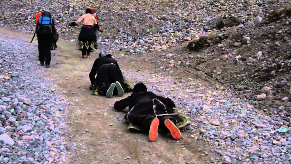 Простирание на коре вокруг горы Кайлас